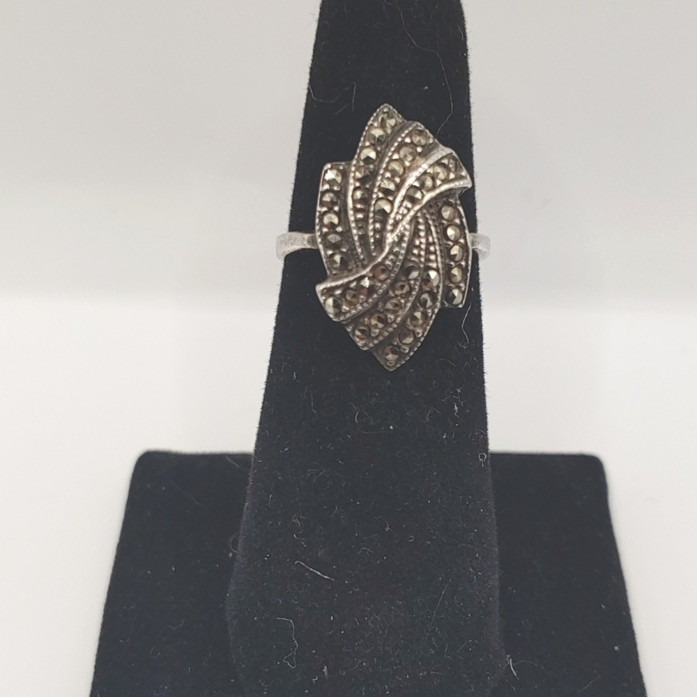 Vintage Sterling Silver Marcasite Fan Rainbow Shape Ring Size 6 1/2